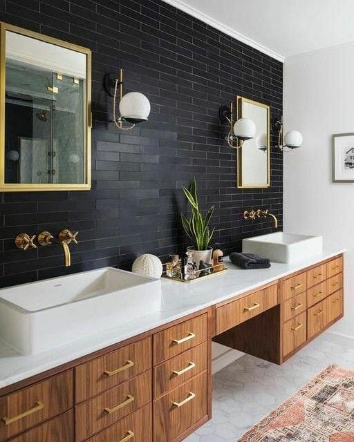  Contemporary bathroom design with tiled wall